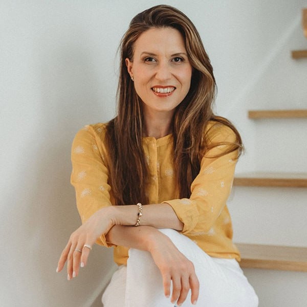 Aysegul Sanford from front view.