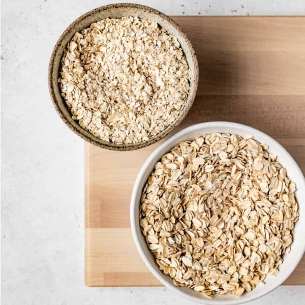 old fashioned oats versus quick oats displayed in two bowls.