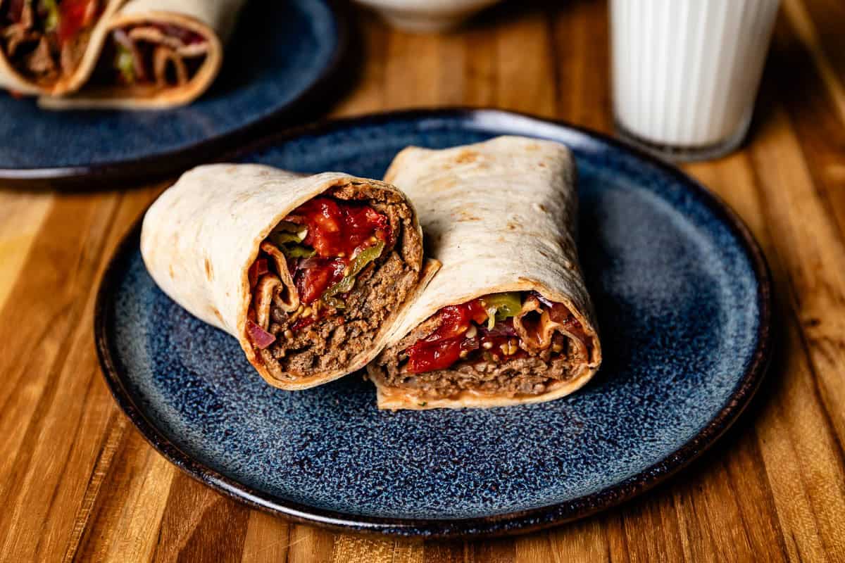 Photo of the durum made with doner meat.